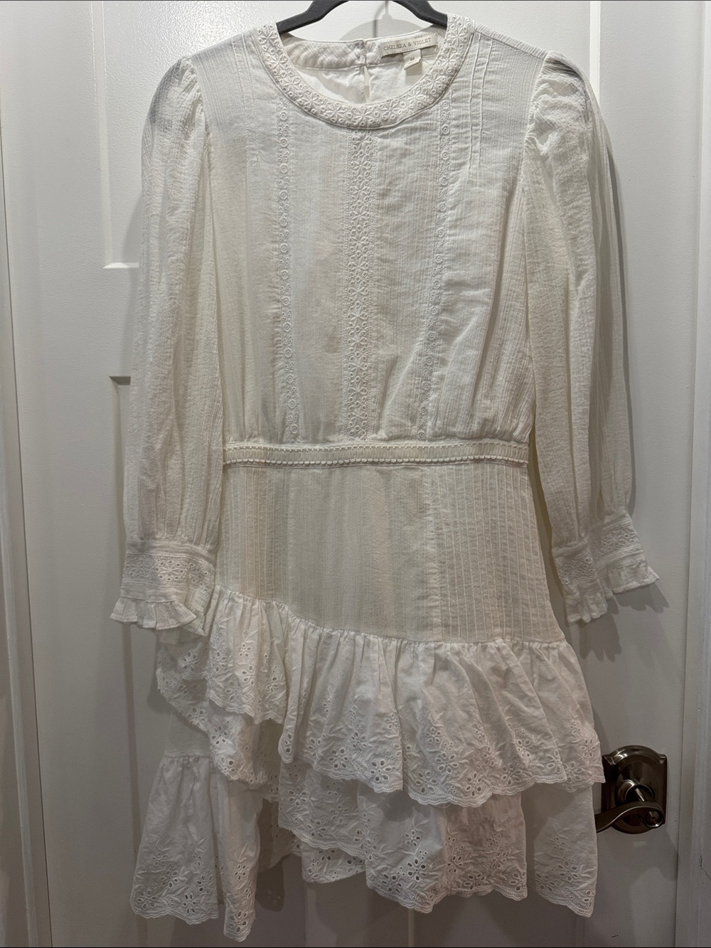 Chelsea & Violet Women’s Ivory Embroidered Neckline Dress Size Medium